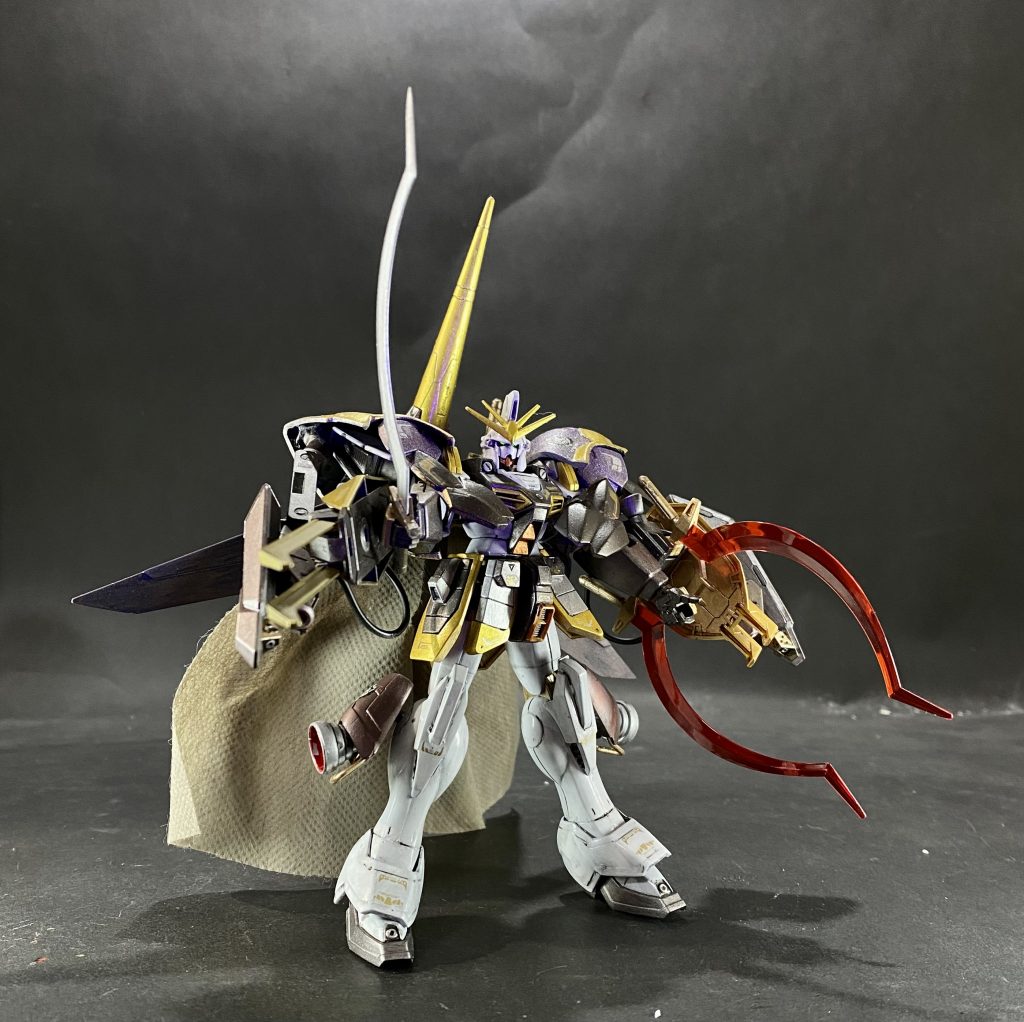 背部のクローは腕にも付けれます。槍は背部に交換可能