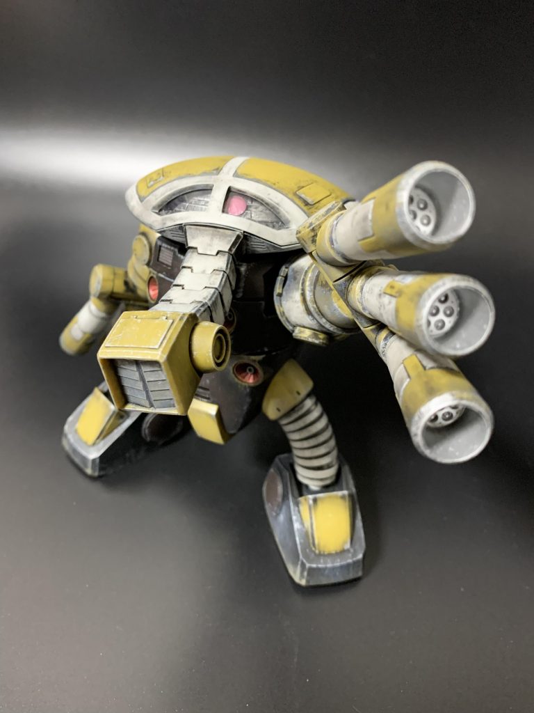 派手なポーズをする機体ではないので、ランチャー構えポーズでラスト。銃口はハゲチョロ塗装で。成形色を生かしたウェザリングで半日で出来ました。たまにはこれくらい気軽な製作もいいですね。