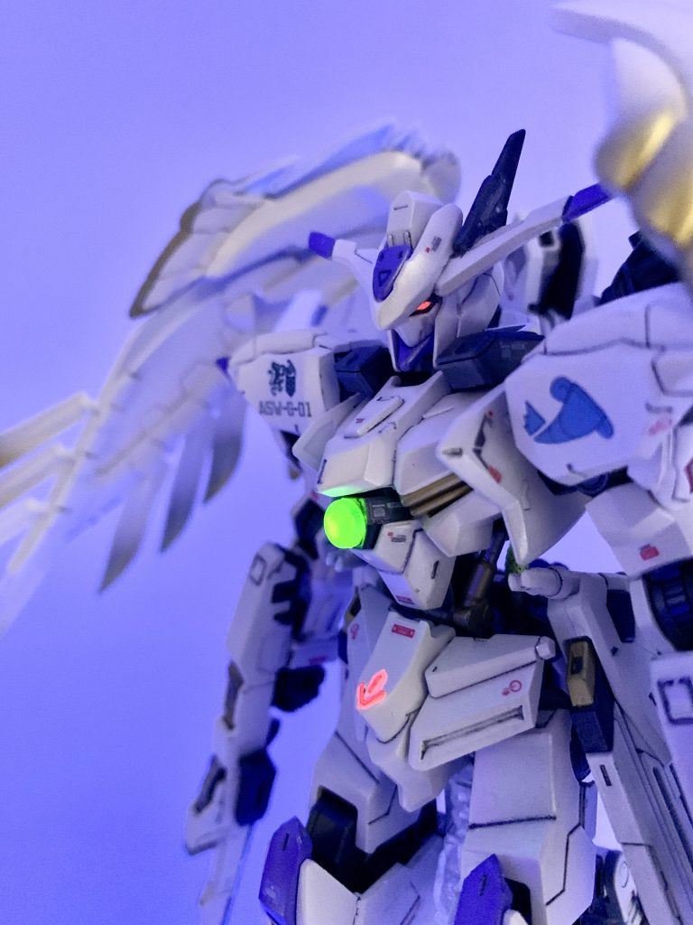 蛍光塗料を塗ってあり、ブラックライトで発光します。ゼロシステム発動のイメージ