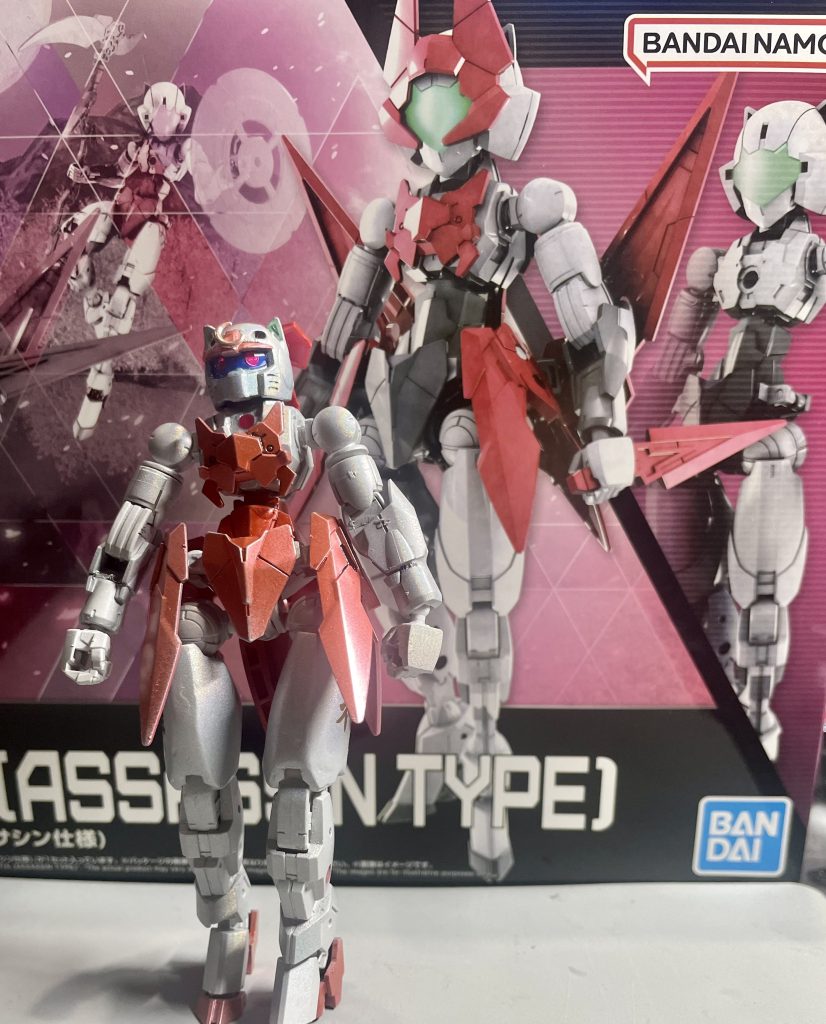 素体は30mmのスピナティアを使用しました。頭部はHGガンキャノン、ネコ耳型ツインカメラアイとリボン型レーダーが特徴となっております。(キ○ｨちゃんを意識した訳ではありません。