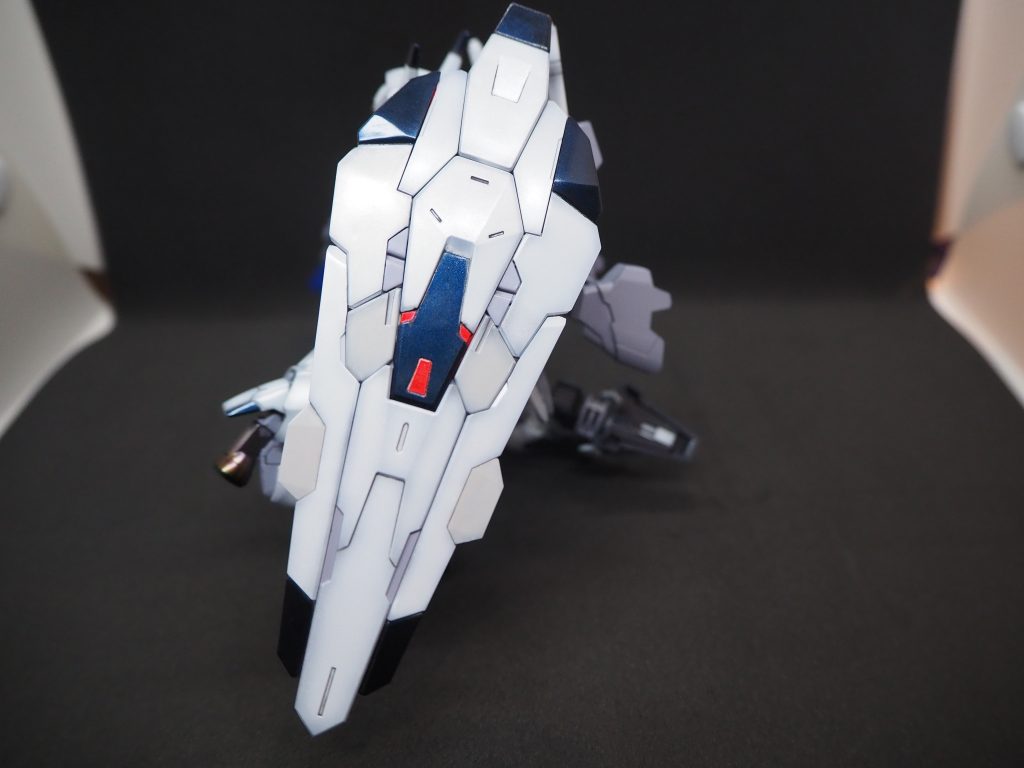 ビットシールドも白を基調に濃紺と赤色を足して警察っぽくしています。