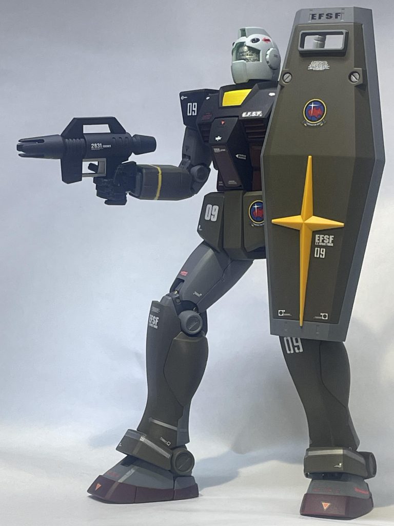 色々ポージングできますが、やっぱりジムは機械的量産的マニュアル的なポーズが一番しっくりきます(褒め言葉)