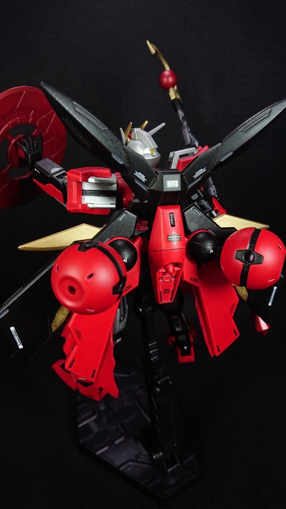 バックパックを付けるか迷ったのですが、無いとシンプルすぎて物足りない感じでしたなので、マントの様に見えればいいなと考えてベギルベウのバックパックを付けてみました