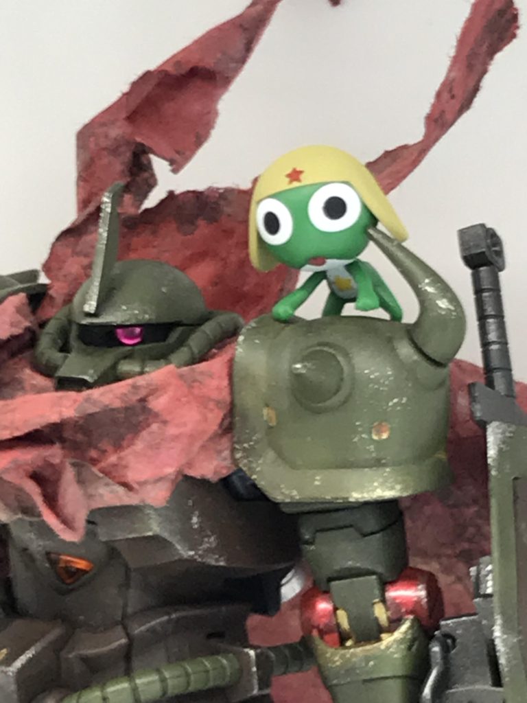 ゲッターグフのパイロットは我輩であります!!(コクピットに乗ってない)頬にスパイクが刺さってとても痛いであります! ちなみに最近モデロイドの真ゲッター1が届いたのでマントが頭に浮かんだのでしょう嗚呼…ガンプラ以外の積みが増えてゆく…😨