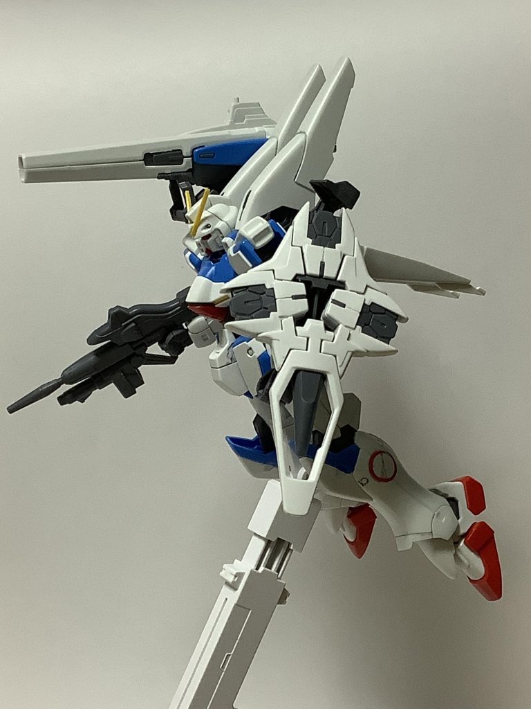 v2より武装はコンパクトにまとまっていて、これはこれでv(ヴィクトリー)からの発展機を感じさせます。