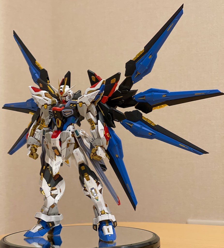 このシルエットこそという感じもしますよね。足部の多軸構造のおかげで重心調整がしやすいです。自立させる際はウイングを多少寝かせる必要があります。