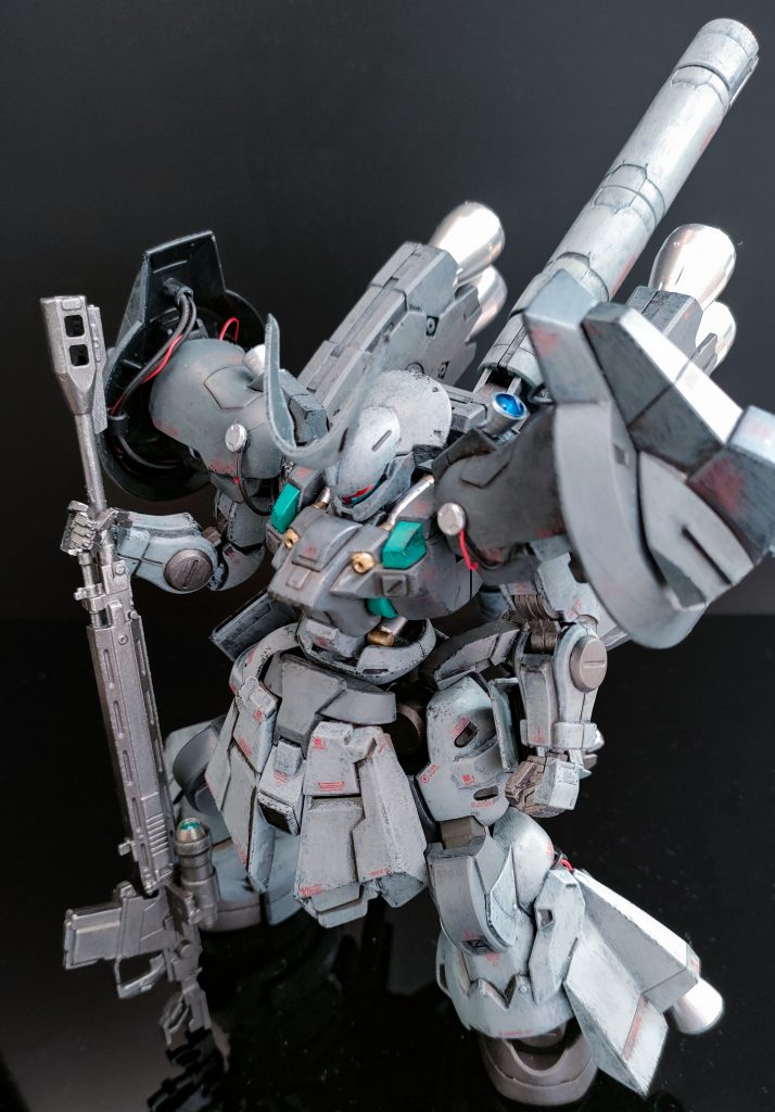 いつも通り水性ホビーカラーの筆塗り、つや消し仕上げです。ウェザリングカラーのマルチブラックでウォッシングとスミイレをして、モールドの浅い部分はリアルタッチマーカーのグレーで書き込んでいます。下地と同色で少しだけスポンジチッピングしました。