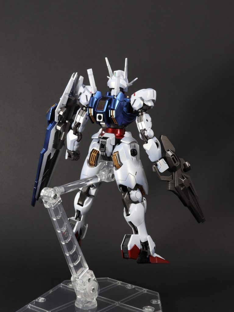 白部分は影になりそうな部分だけシルバーを塗って、そのあと全体にクリアホワイトを塗っています。