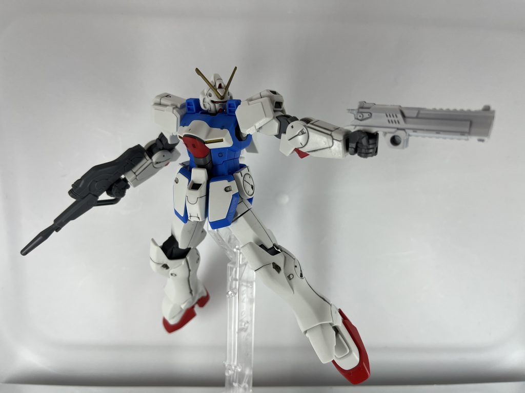 量産機なので30mmの武装などサフしたハンドガン持たせたんですが、機体と合わせて真っ白にw