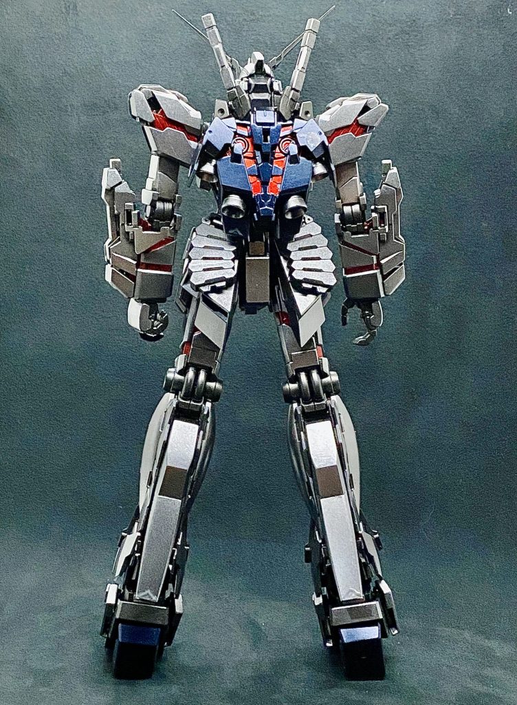 背中から見ると戦隊モノか?仮面ライダーか?じっさい息子には仮面ライダー?っと聞かれるしだいですwランドセルらの青系はプリズムブルーブラックをフワフワ吹いたらアラ綺麗♪