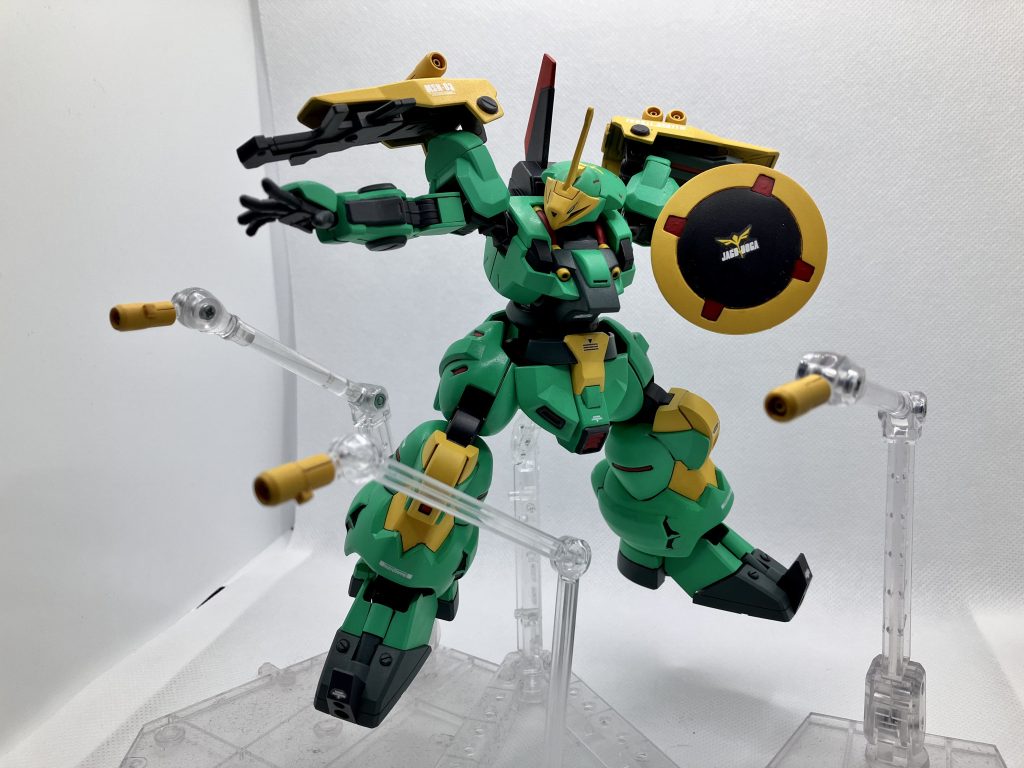 生き物のように動き回り死角からビームを放つ ガンビット