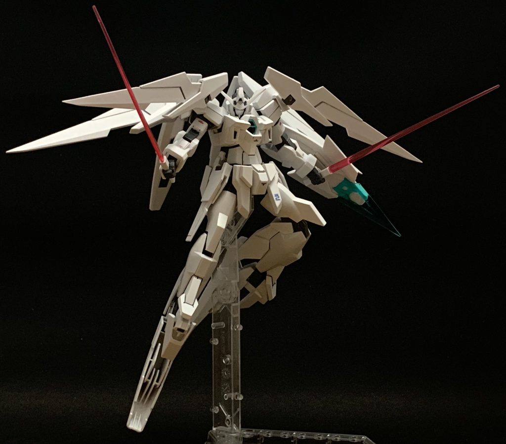 武装の基本構成は変わっていませんが、特務隊仕様として色味を統一したことにより「速くて強そう」な機体に仕上げられたと思います。脚がユニットのおかげで長いので二刀流もかなり映えます。