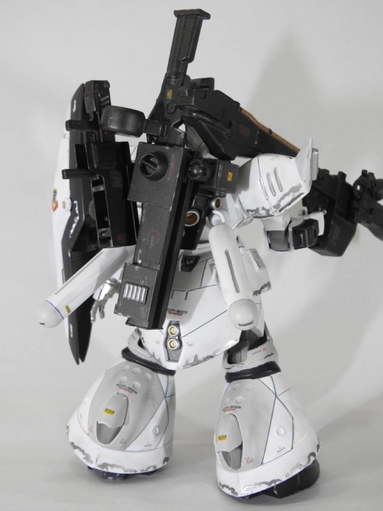 背面。武装ラック付ける事が前提だったのでプロペラントタンクは別位置に。けっこう無理やり付けましたw