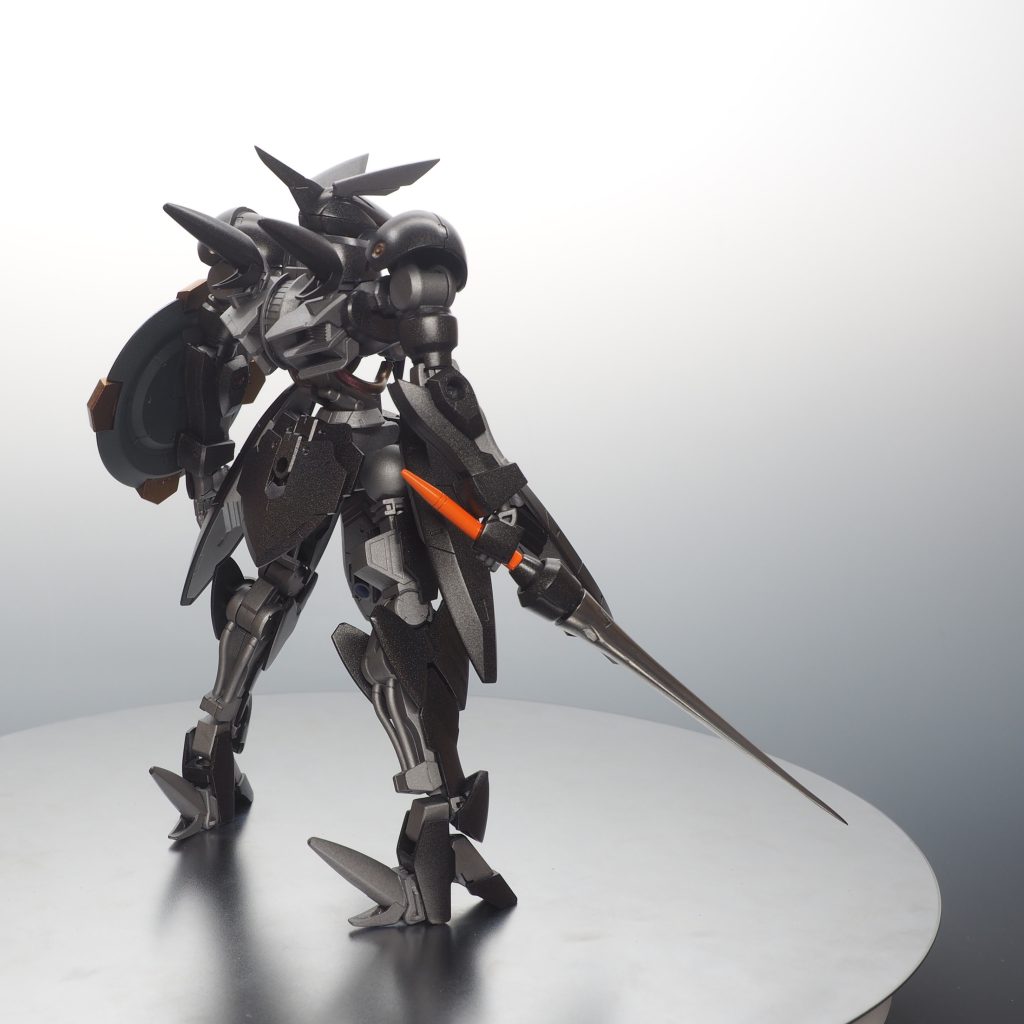 バックショット。かかとにパーツを足して倒れにくくしました。