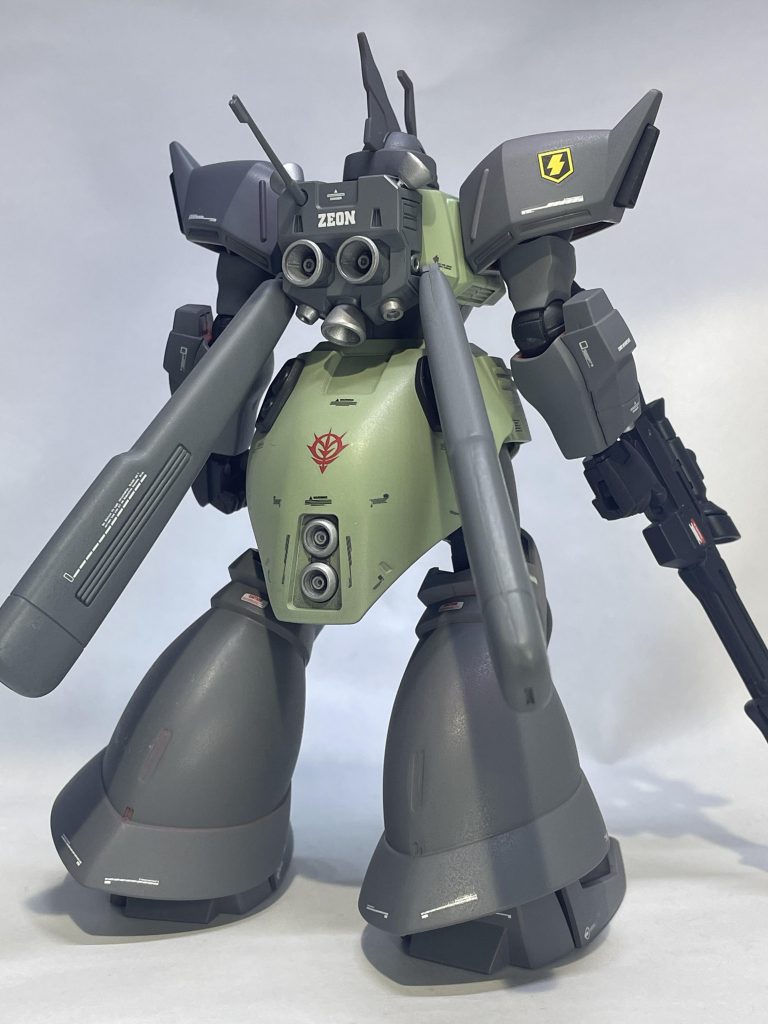 一応レシピ通りに塗装したつもりなのですがボディがなんか明るめになってしまい違和感が。