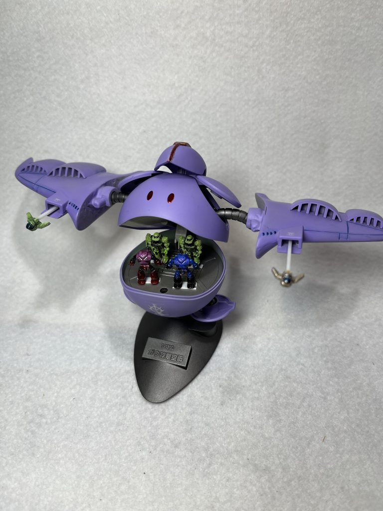 追加です。付属のザク、ズゴック、ドップを搭載しました。拡大しての確認禁止です。　笑