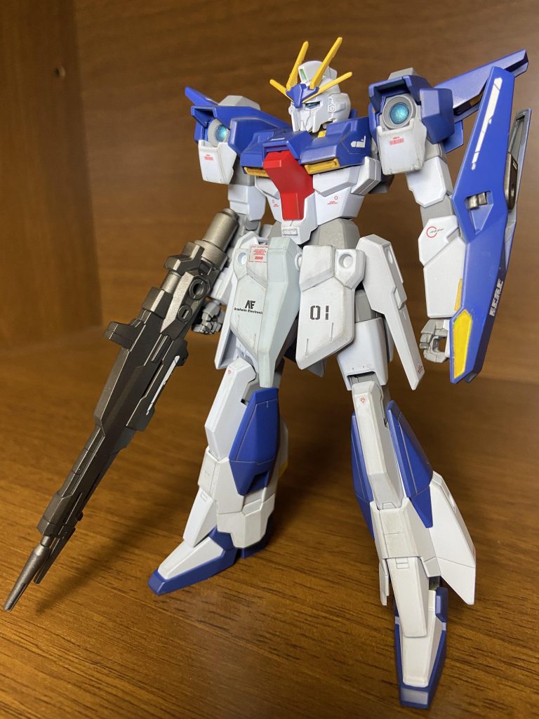 ちょっとスミイレが薄いかも、、と思ったのでいずれ手直ししたいです。デカールを貼ってみました。簡単にかっこよくなるのでいいですね