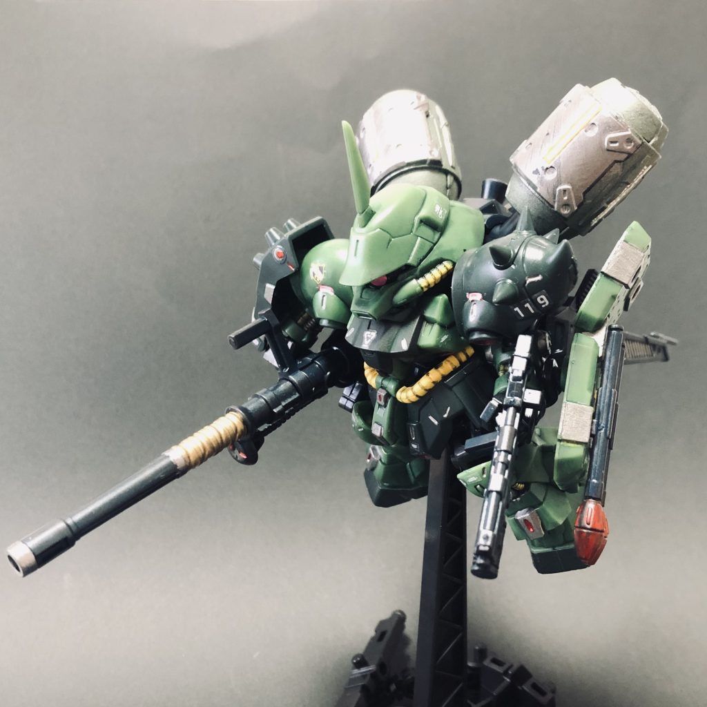 情報量を増やすのに余ってたデカールをペタペタと貼ってます