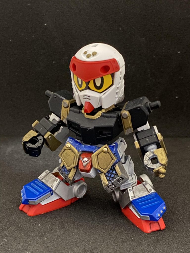 軽装タイプ下半身は脱げません(接着作成中の画像は全く撮ってなかったです(^^;;(撮影中右のツノが折れて仮止めで撮影、次の休みにでも接着をしないと)