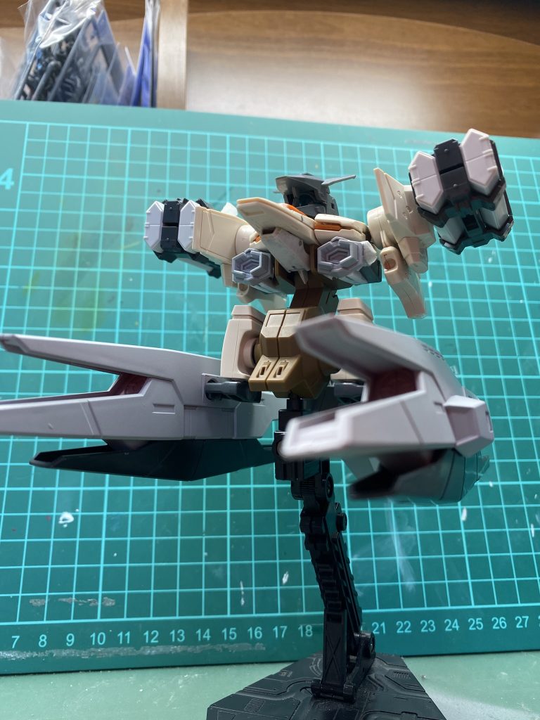 頭部：30mmカスタマイズヘッド胴体：エルフ・ブルック肩部：ビャクチのミサイル脚部：GNアーチャー