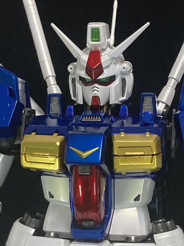 ツインアイはは裏からラピーテープを貼ってます。