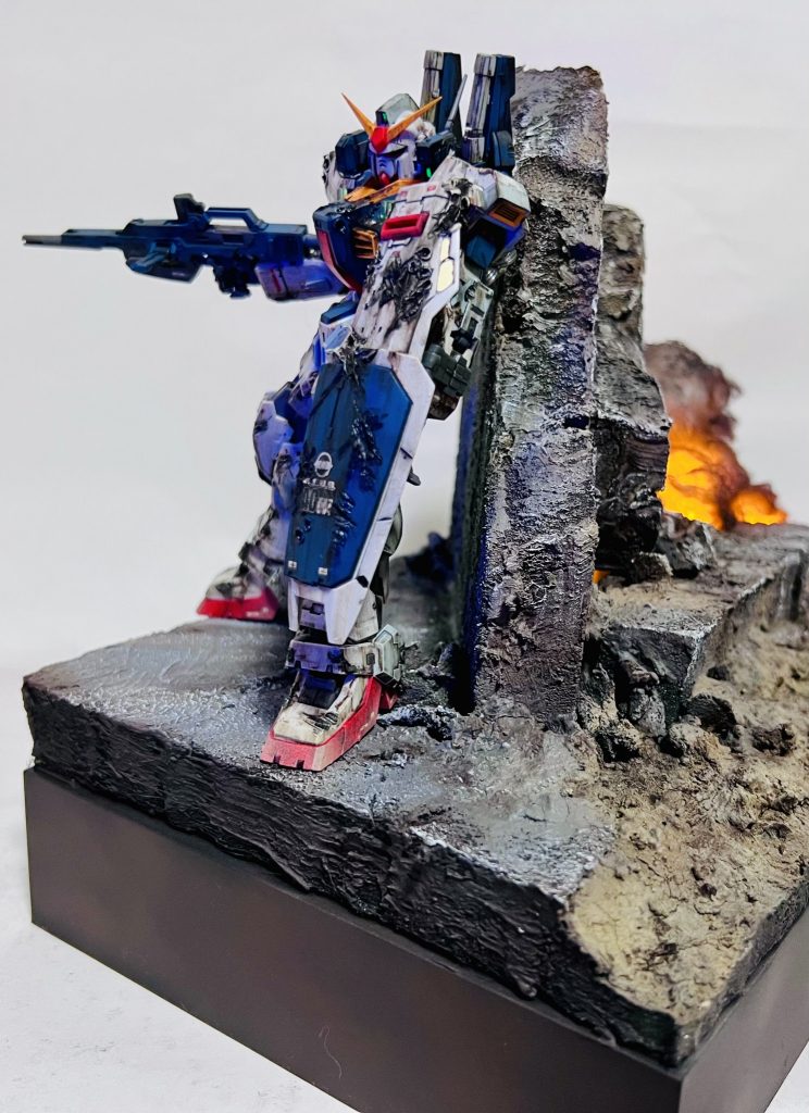 RG 1/144 機動戦士Zガンダム ガンダムMk-II（エゥーゴ仕様）塗装済み完成品 オリジナルLED発光ベース付き–4枚目/制作者：H4co Y