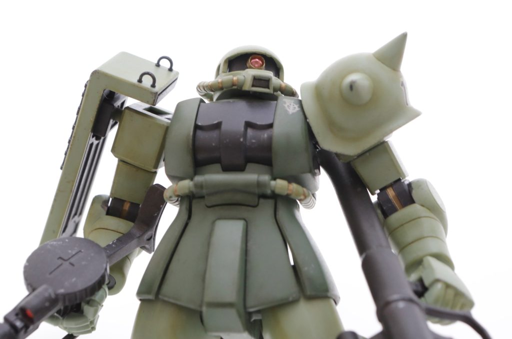 モノアイはUバーニアとHアイズ。裏にアルミテープを貼っているのでビカビカに光ります。