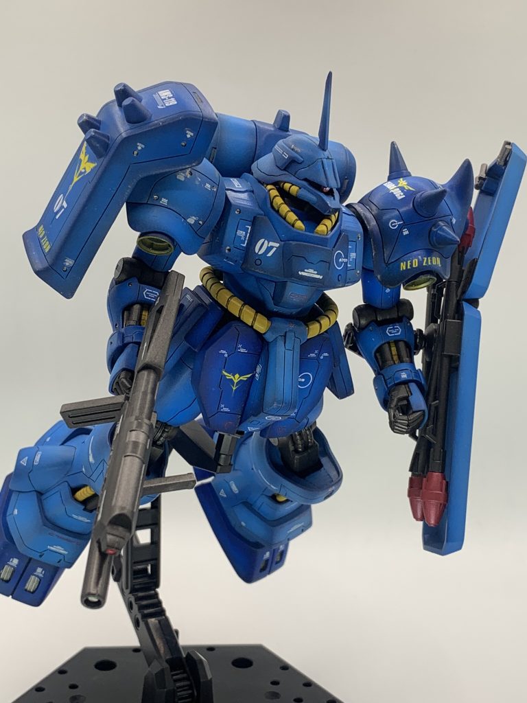 グレーサフ吹いてから濃い青はティターンブルー1、薄い青はティターンブルー2を下地にして薄い青系を吹いて最後にクリアブルーで調整しました。