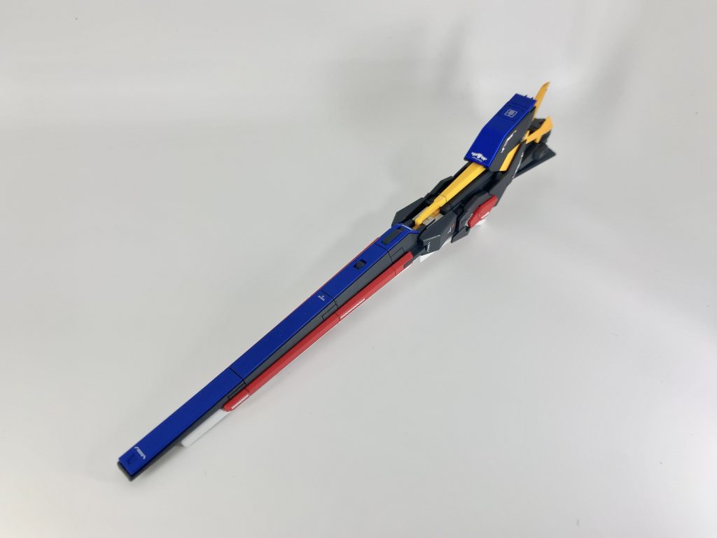 メインウエポンのロングレンジ・フィン・ファンネルです。デカールは市販のものを使って作り上げました。RGの全塗装がこんなに大変だとは思いませんでした😵‍💫