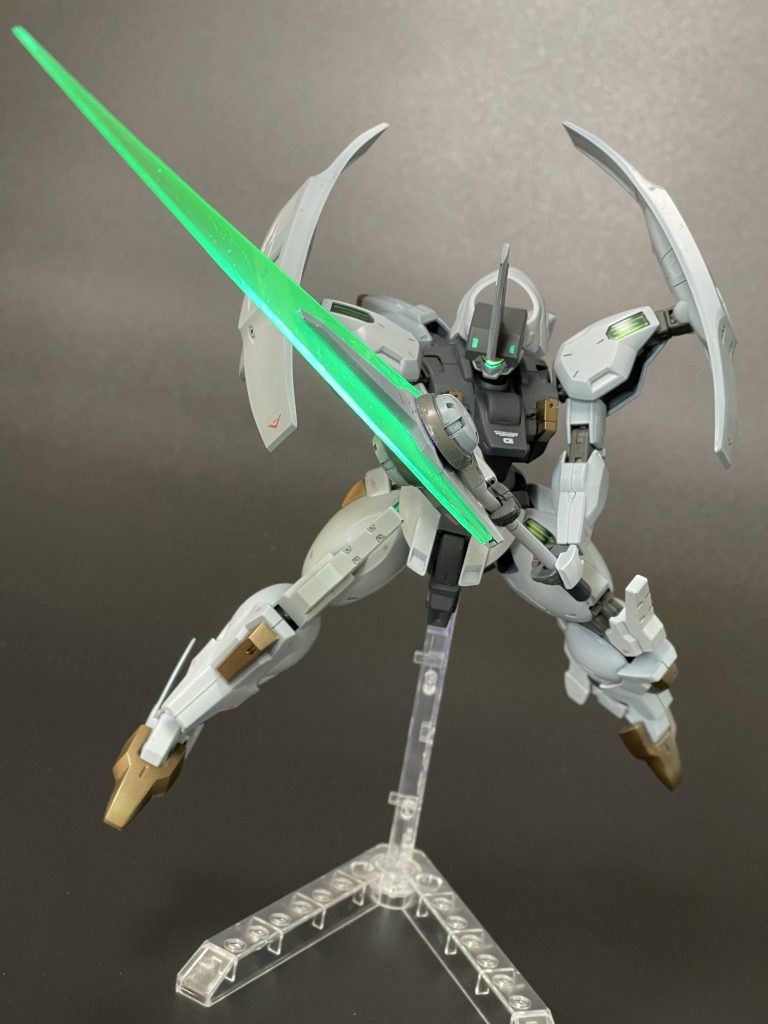 ツヴァイハンダーとは言いつつ、ロボだしビーム剣だから片手持ちで別にいいんですよねでもかっこいいのでｷﾞｬｷｲっと両手持ちさせた写真も撮ります