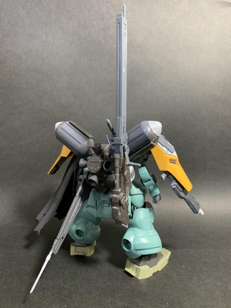 背面。アンテナを少し長くしています。