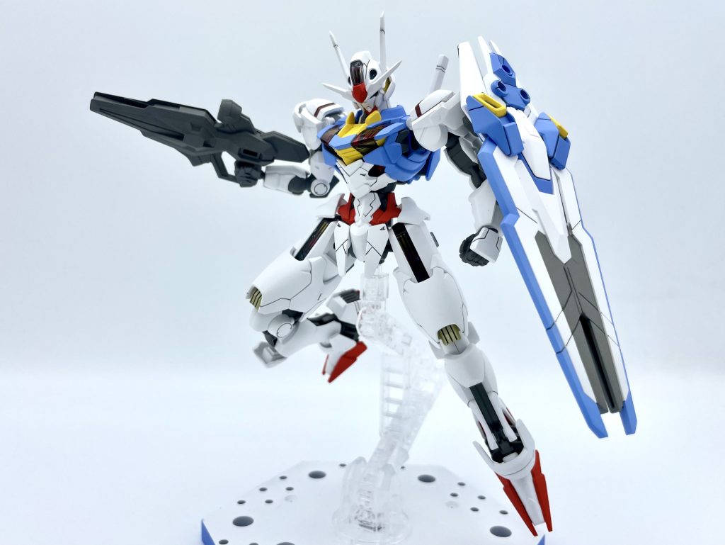 台座はボディーカラーに合わせて塗装。