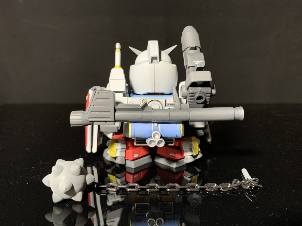 ハイパーバズーカはバックパックに設置できます。