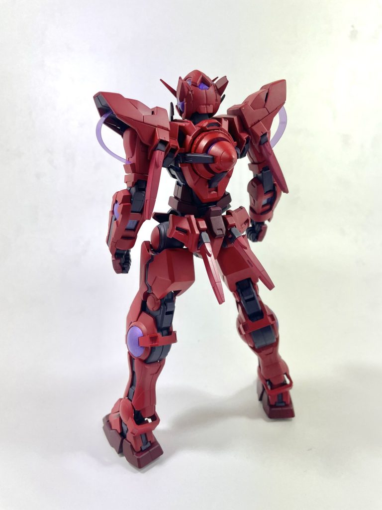 主な改造点は太もものボリュームアップ、胴体両脇のボリュームダウン、頭部の四つ目化です