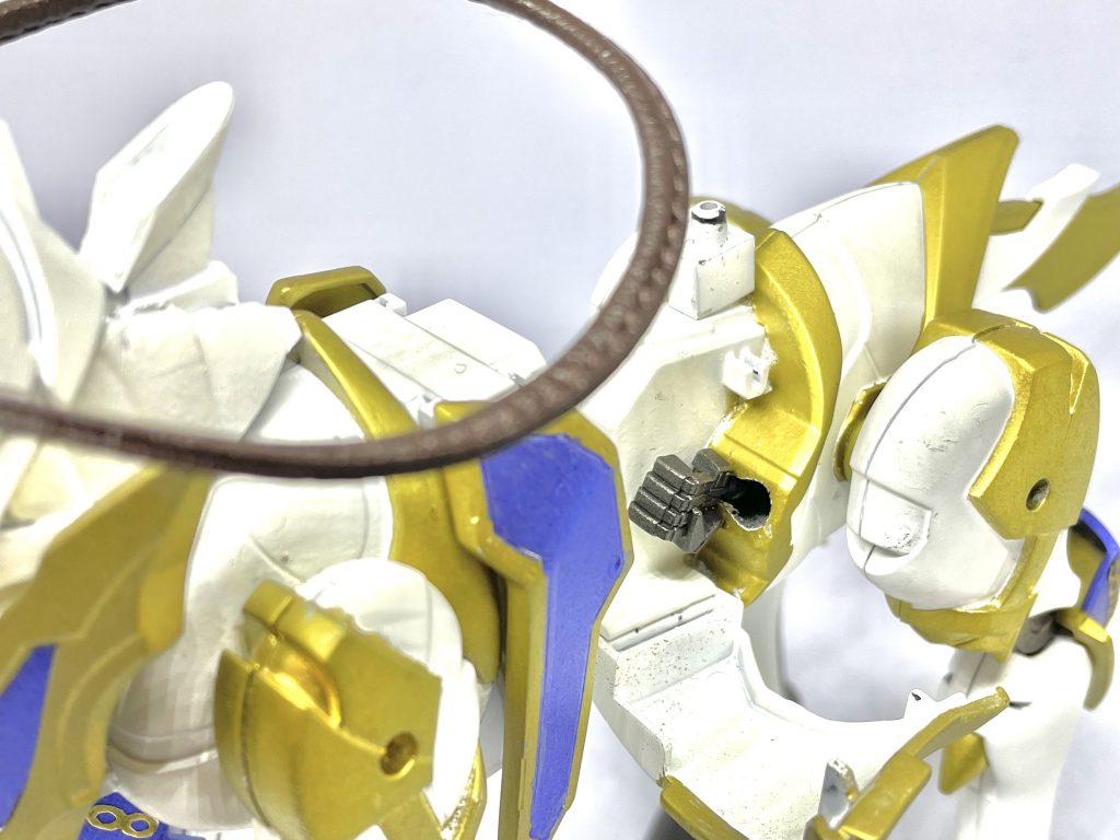 鞍の中がもったいないので、ハンドパーツの格納庫にしました。これでなくすことなく安心です。