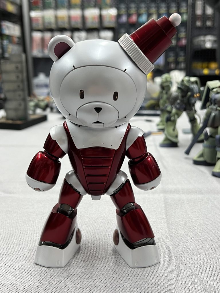 プロパガンダ機体と言うですけど,機体性能は普通の3倍です。サンタ🎅🏻の帽子は実は高性能センサーユニット, 索敵範囲を広がる。綺麗の塗装は実はアンチビームコーティングです。