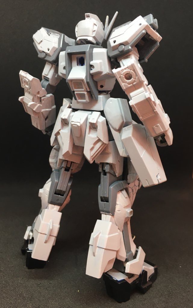 個人的には腰の裏の改造でメタルビルドの画像と睨めっこしながらプラ板を削っていました。だいぶお粗末ですが自身にとってここまでやった改造は初めてだったのでとても気に入っています!