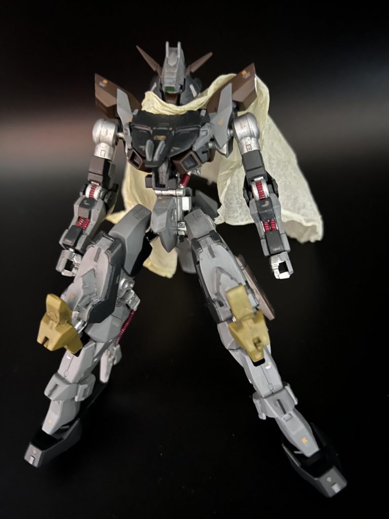 正面から。途中からは戦国時代の武士をイメージして作成しました。接近戦オンリーの武器も白太刀のみ。ロマン溢れる機体に。