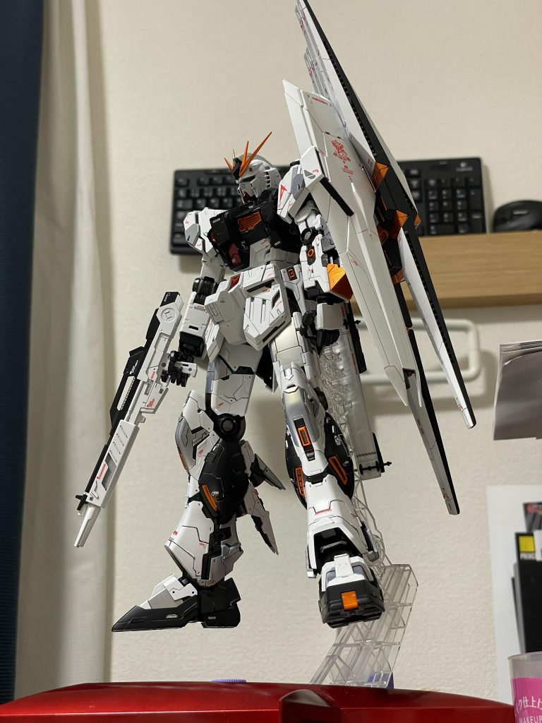 フィンファンネルにディティールがないので練習がてらスジボリボリ。基本RG準拠で追加!むずすぎるだろ!なんていうかガタガタでヨレヨレだ。でも大丈夫。6回チャンスがある(え?