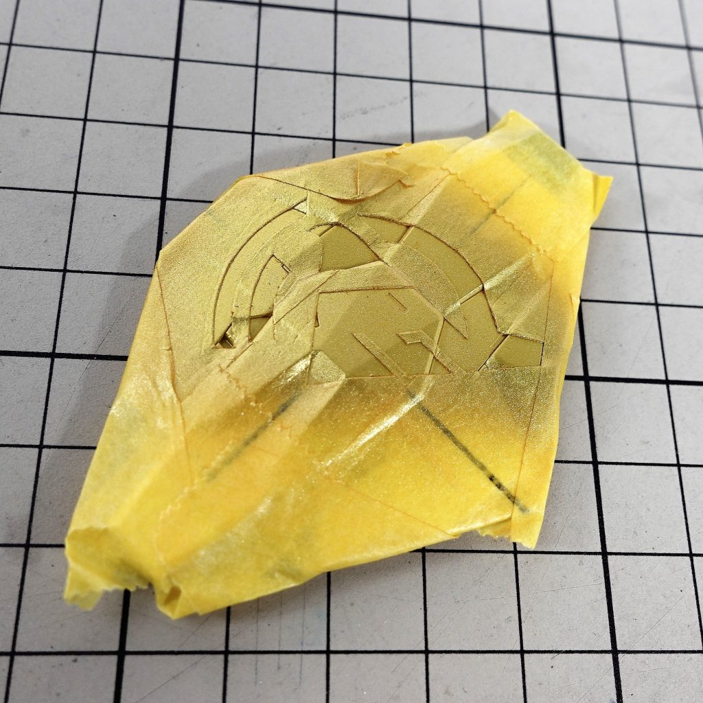 作成時の写真 その8シールドにホルダーのマークを入れたいが為にマスキングシールの切り取りで表現、もちろんガタガタです・・・バックパック入れ替えるだけの予定だったのですがいじってるうちに楽しくなって色々挑戦してみたくなりやっぱり完成に二、三か月掛かってしまうことにただ今回も色々な事を経験して覚えれらた事があるので次の作品に活かしていきたいと思います最後まで閲覧ありがとうございました