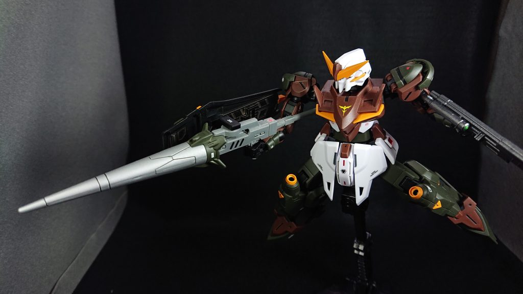 今回のお気に入りポイントは“機体カラー”です初めはブラウンの箇所を赤で塗装するつもりだったのですが、OD色が思っていた以上に濃い緑だったので、明るい赤より落ち着いたブラウンに変更しましたこれが良かったのか全体的に上手くまとまったと思いますでは、最後までご覧いただきありがとうございました