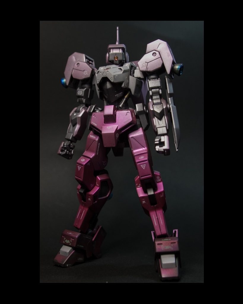 正面下から上へピンクが薄くなる様に塗装。