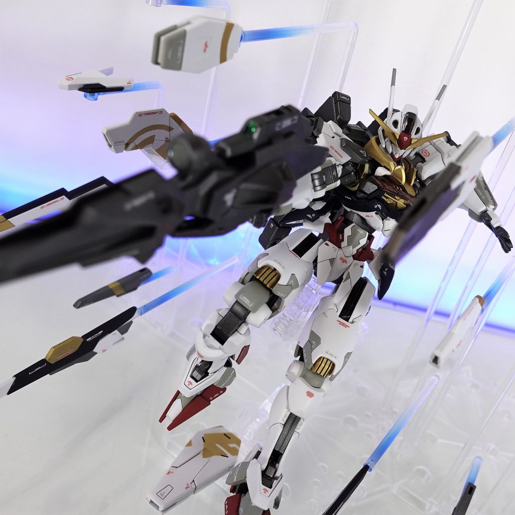 完成時の写真 その5本体にあまり被らないように外周ぐるりとエアリアルのビット11機内周ぐるりとルブリスのビット7機になるように配置しています