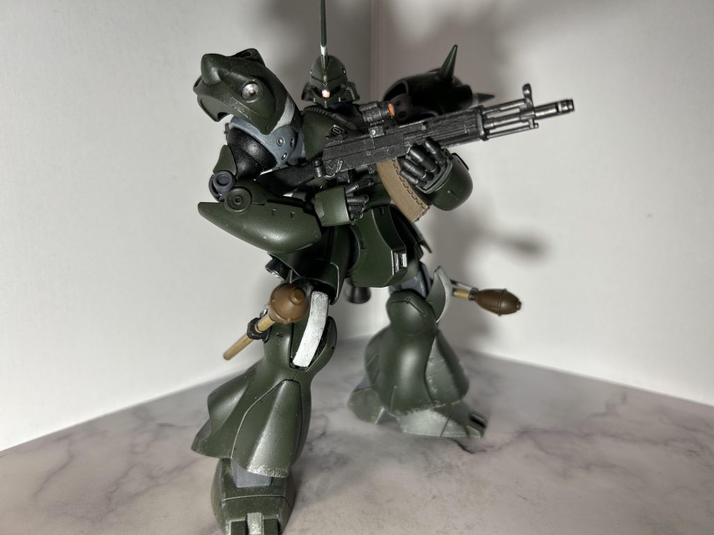 目と銃のセンサー部はHアイズの裏にアルミテープを貼っています 