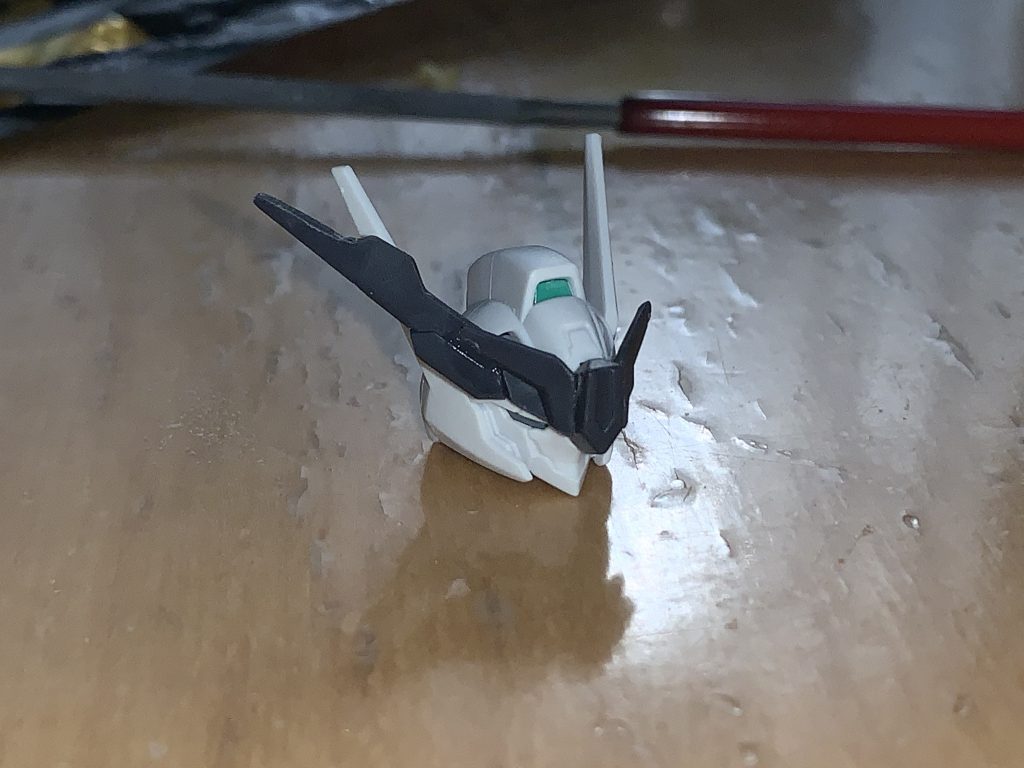 追加したアンテナはフェイクνのものを使いました。アーマーは丸々余ってしまったので他に何かで使えたら良いな。