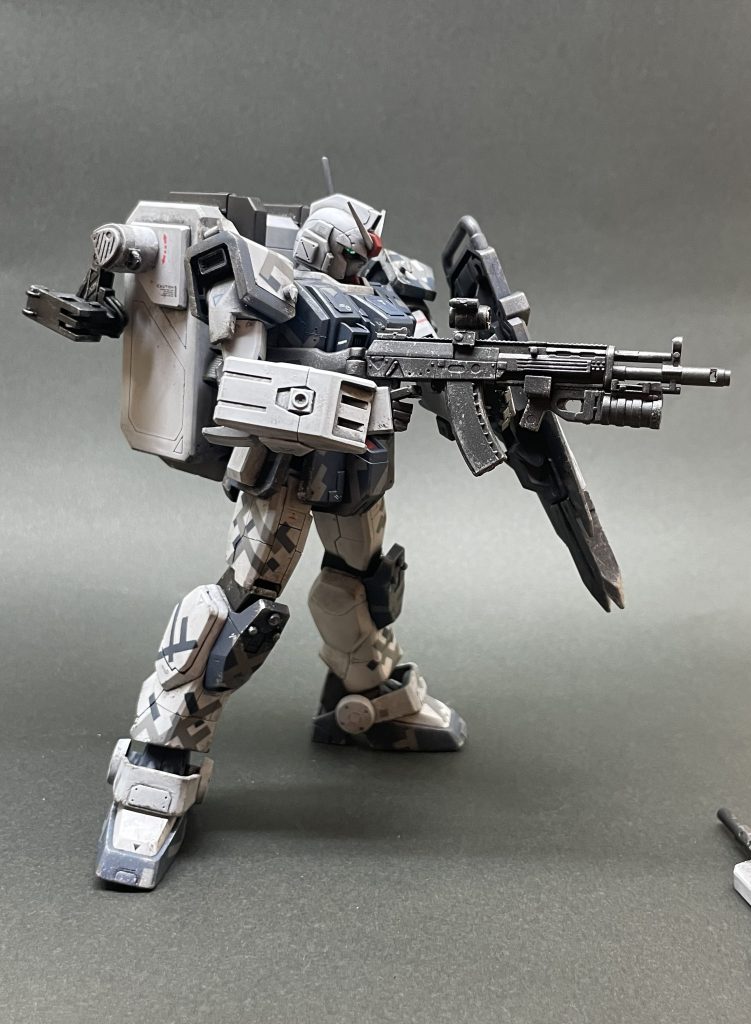 構える!! 可動範囲の少ないHGでもスムーズに持てる!!みたいな、、、