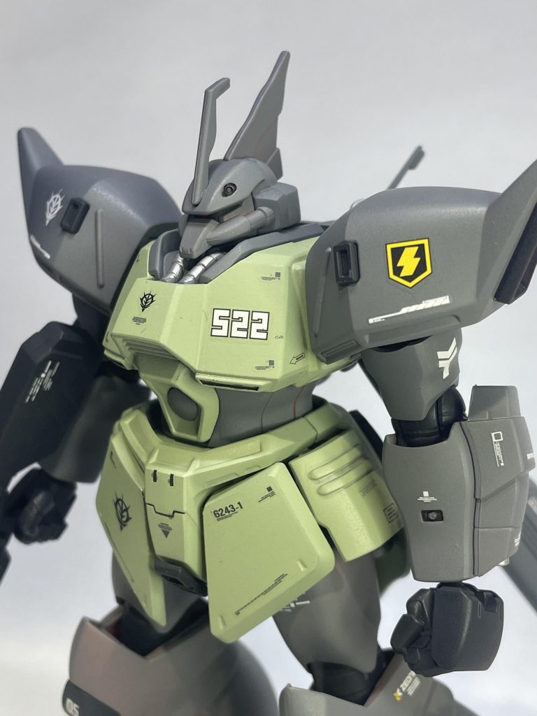 ちなみに握り拳はいつものビルダーパーツだと一回り小さいのでビルドハンズ丸型(L)を使用。力強くて良いですよね。