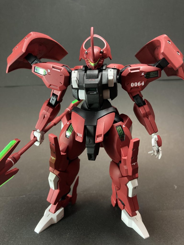 付属のデカールはグリーンのラインのところに蛍光エナメルでラインを引いてみました。ライト当てると綺麗に光りマス