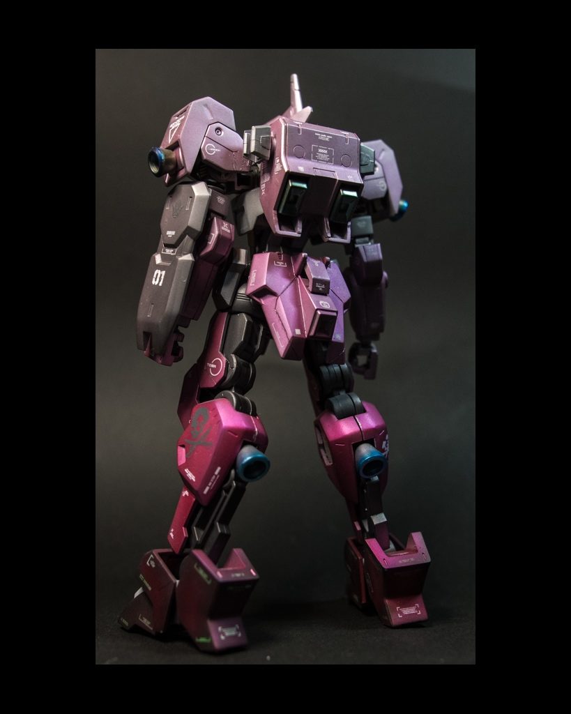 ふくらはぎにドクロデカールをバーニアはエアブラシで細吹で塗装してみました。