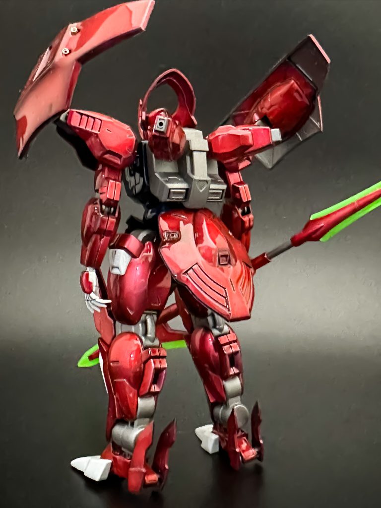 リア全体的な黒バランスを確保するためにビームジャベリンの柄などフレーム色で塗分けている部分もあります。